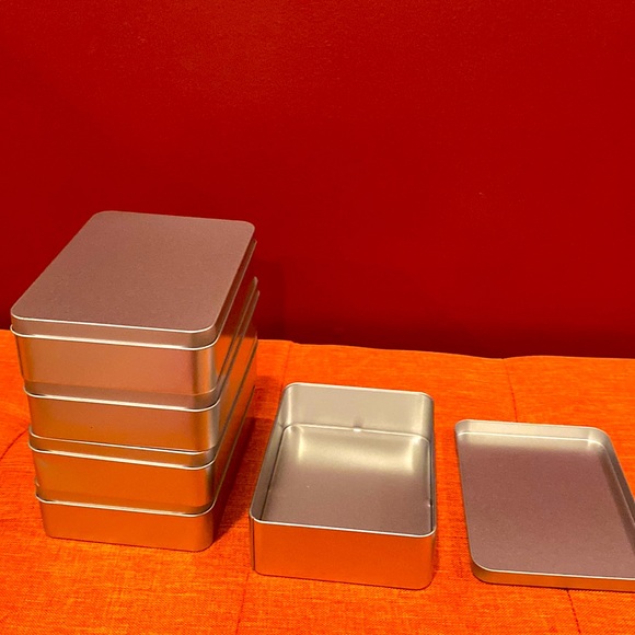 5 Small Tin Containers - Picture 3 of 3